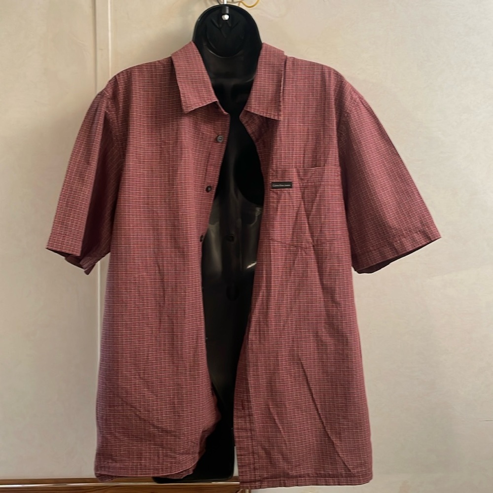 CK Mens button up plaid maroon short sleeve shirt. No call outs smoke free home.